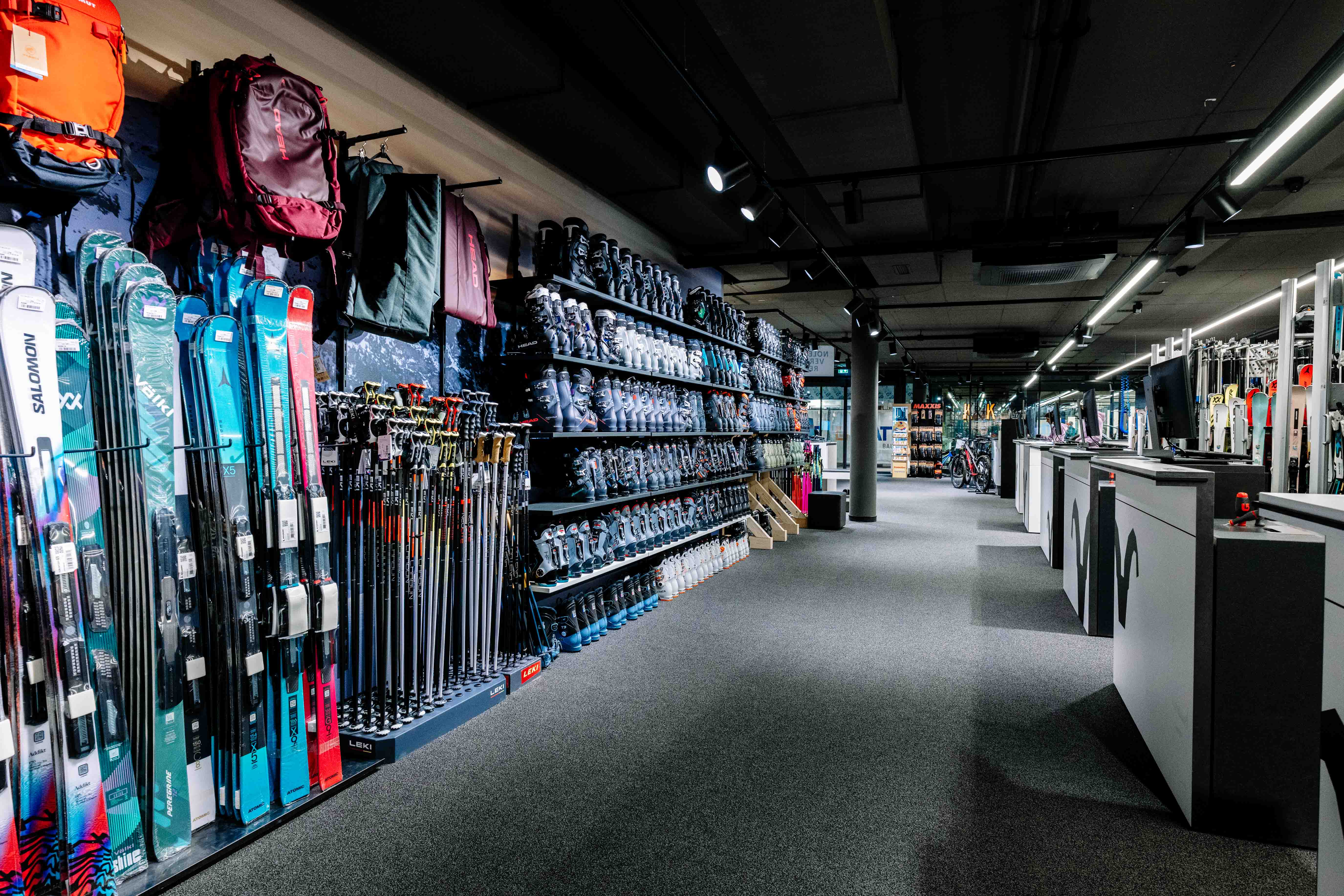 Alpincenter Verleih mit Blick in die Bike-Werkstatt
